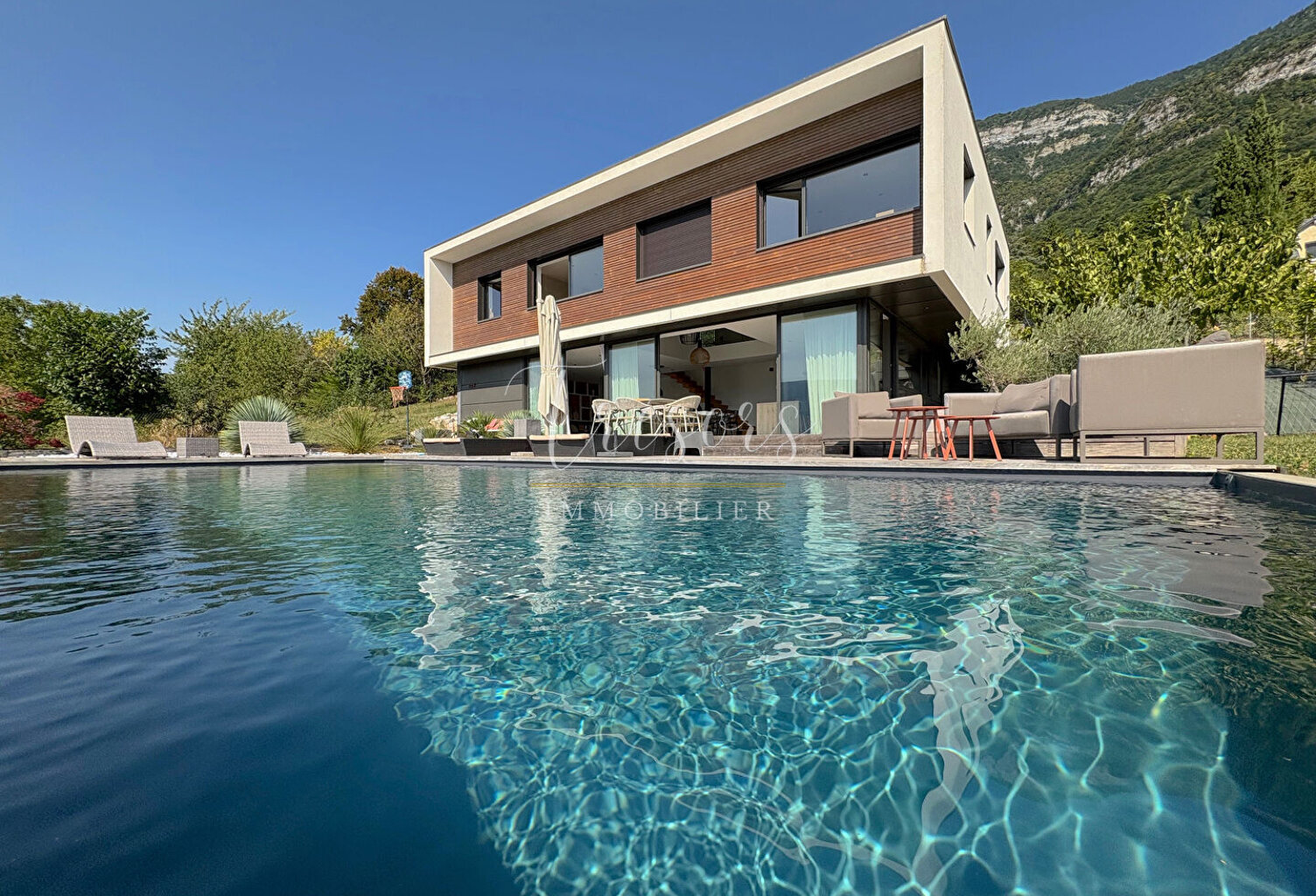 AIX LES BAINS- MERY Villa d'architecte de 186 m2 avec piscine à débordement — photo 1