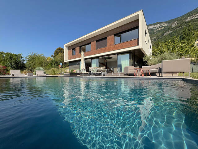 AIX LES BAINS- MERY Villa d'architecte de 186 m2 avec piscine à débordement — photo du bien