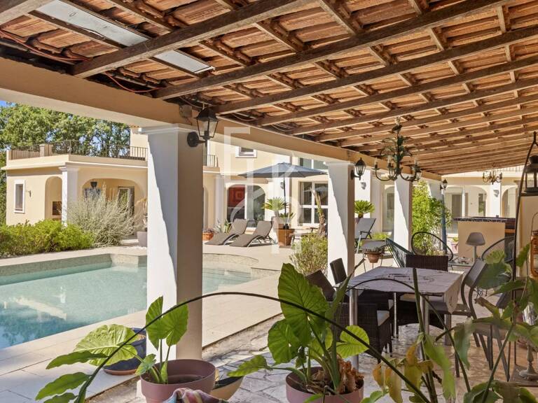 Propriété unique à Mougins — un havre de paix familial avec forêt, pool house et vie de village. — photo 1