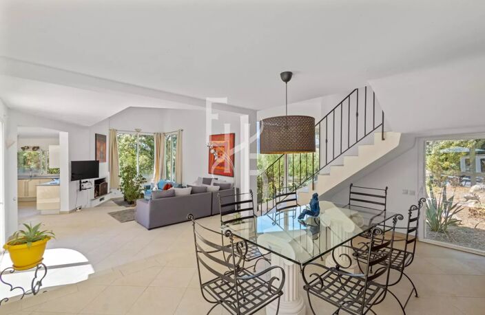 Propriété unique à Mougins — un havre de paix familial avec forêt, pool house et vie de village. — photo 5