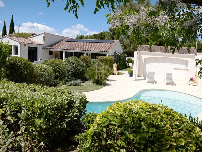 Arles, Proche  Alpilles , quartier résidentiel , Maison moderne de plain pied avec gite indépendant — photo 1