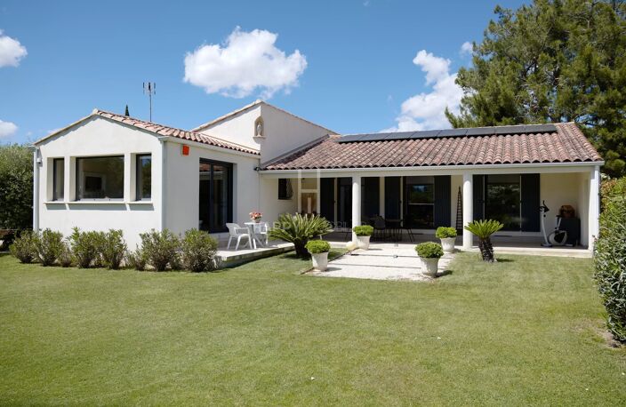 Arles, Proche  Alpilles , quartier résidentiel , Maison moderne de plain pied avec gite indépendant — photo 4