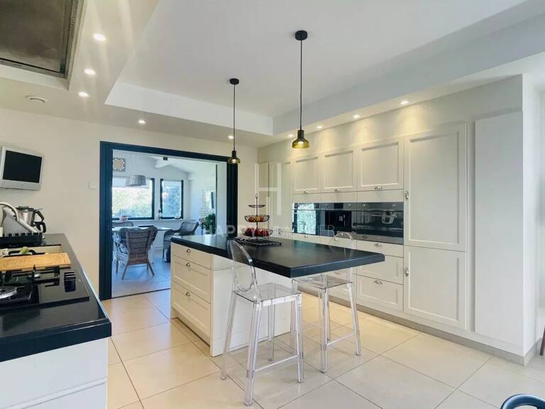 Arles, Proche  Alpilles , quartier résidentiel , Maison moderne de plain pied avec gite indépendant — photo 1