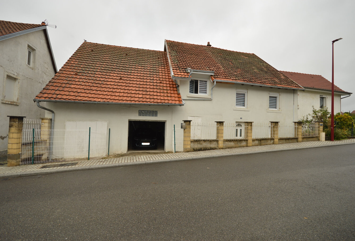 Maison de village avec grange — photo 1