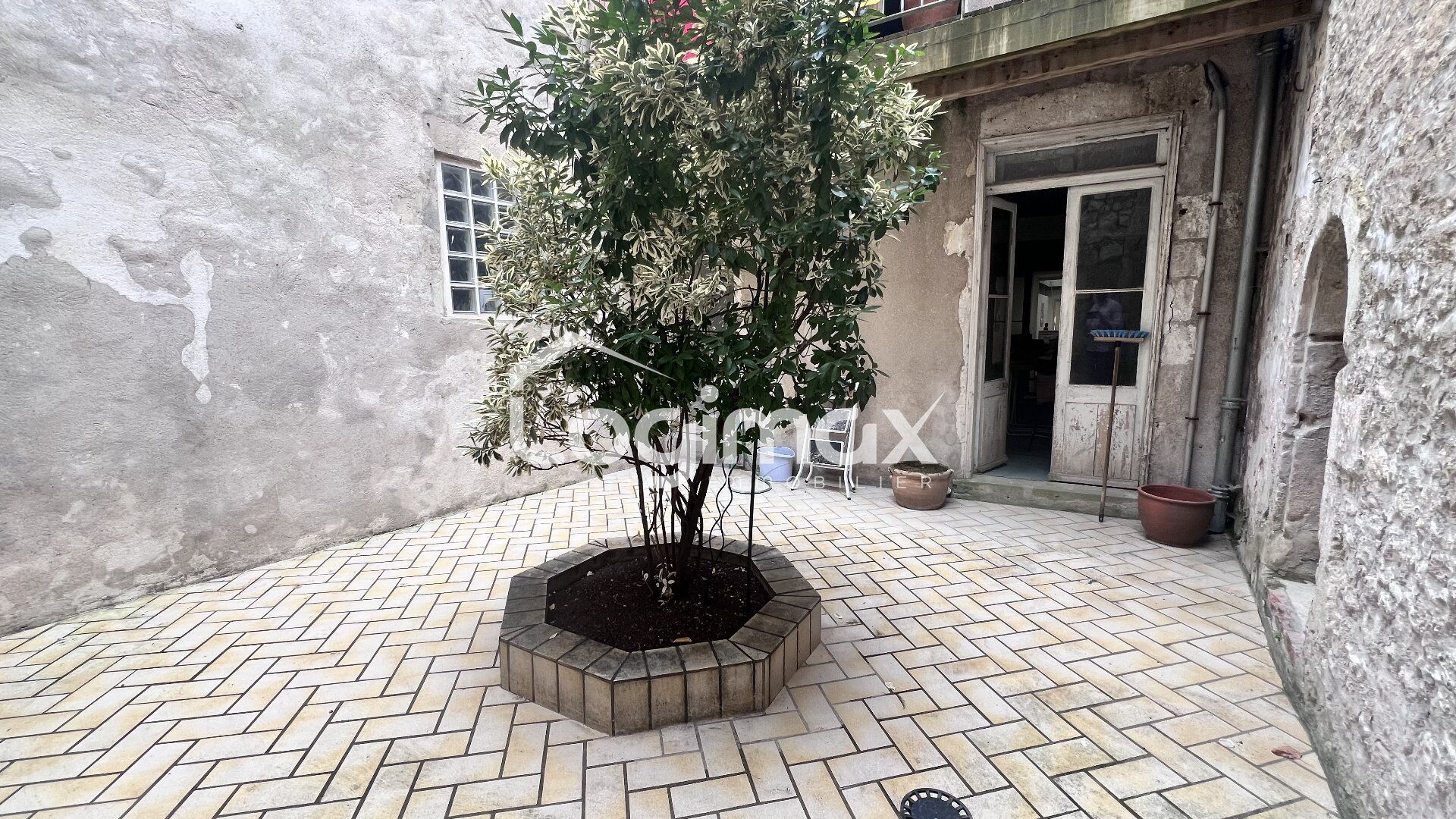 La Rochelle  Locaux d'activité 73 m²