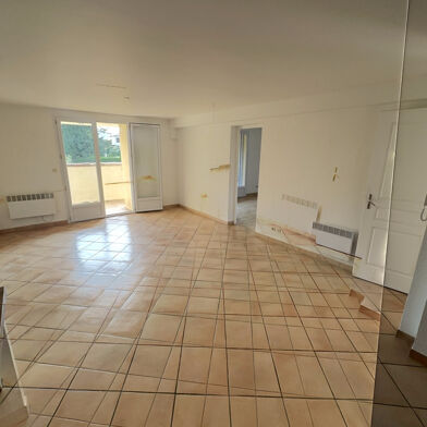 Appartement 4 pièces 885 €