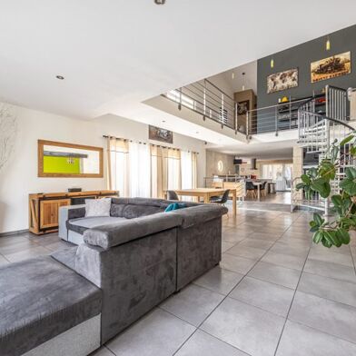 Maison 6 pièces 457600 €