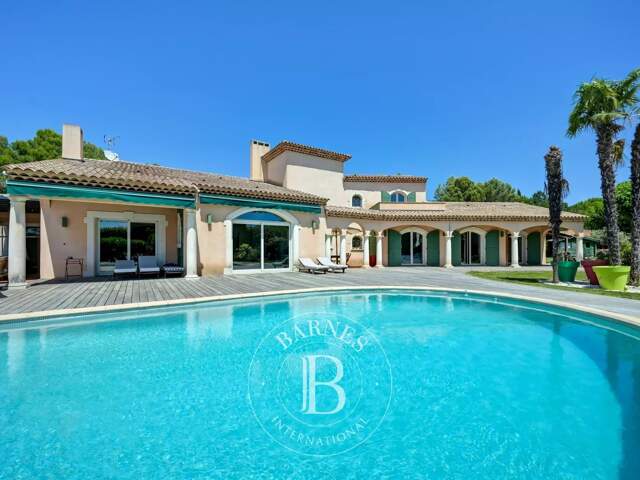 AIX-EN-PROVENCE– VILLA D'ARCHITECTE 465M2 – 6 SUITES – PARC  1,1 — photo du bien