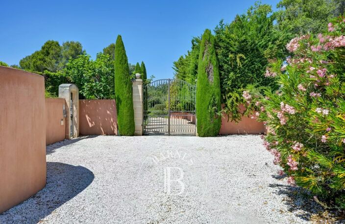AIX-EN-PROVENCE– VILLA D'ARCHITECTE 465M2 – 6 SUITES – PARC  1,1 — photo 2
