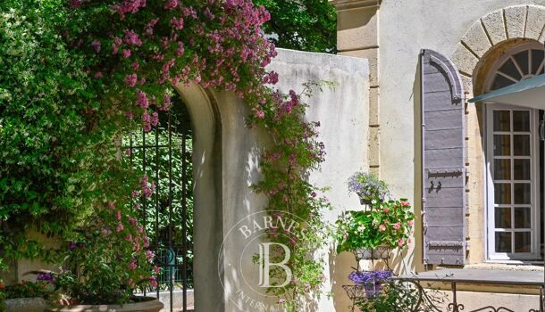 Villa / Maison 10 pièces  à vendre Aix-en-Provence 13100