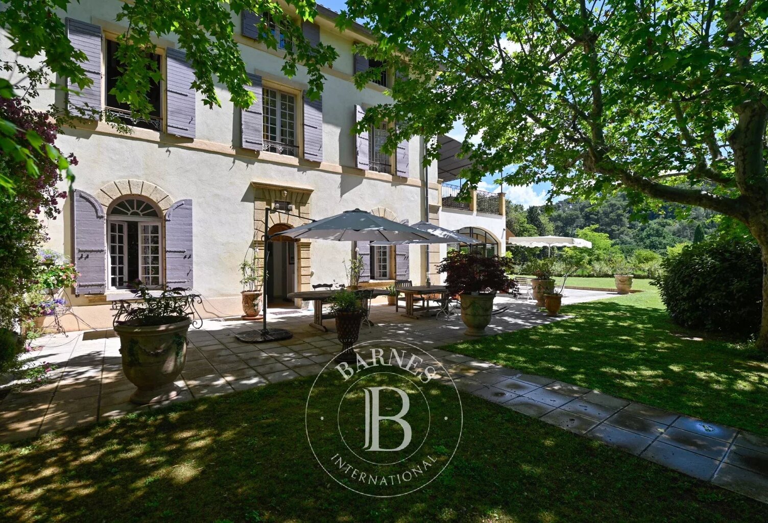 AIX-EN-PROVENCE- BASTIDE XVIIeme - 7 chambres -Piscine — photo 1