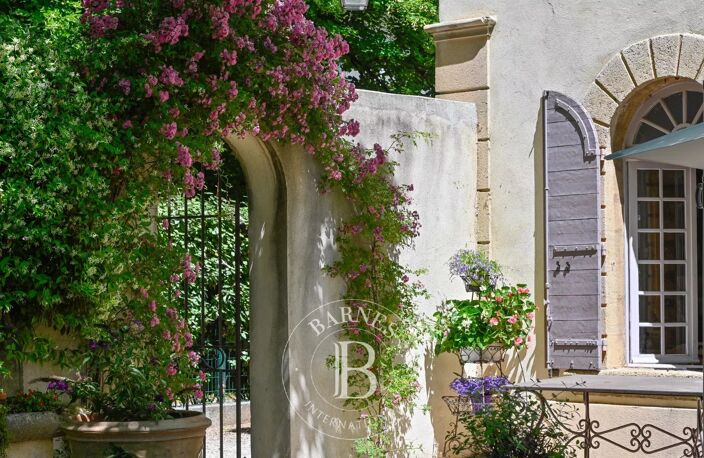 AIX-EN-PROVENCE- BASTIDE XVIIeme - 7 chambres -Piscine — photo 2