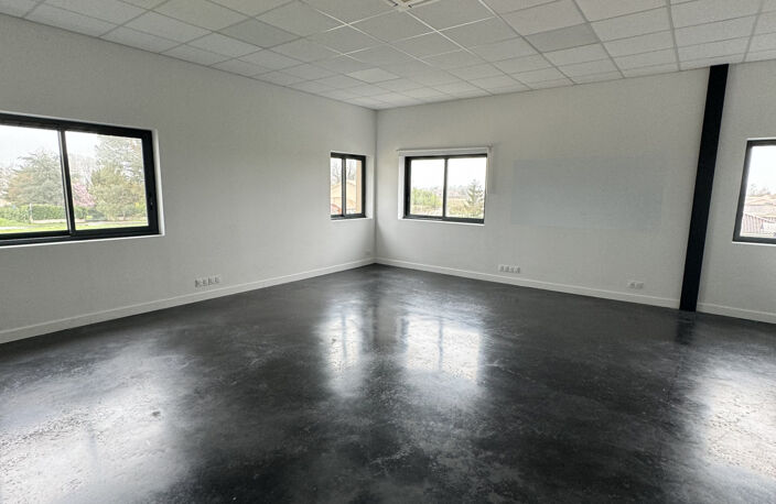 LUDON MEDOC / LOCAL COMMERCIAL de 50 m2 environ. — photo 2