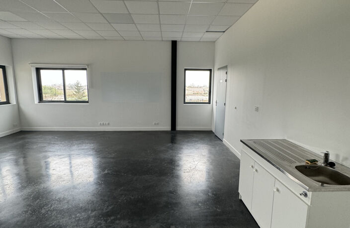 LUDON MEDOC / LOCAL COMMERCIAL de 50 m2 environ. — photo 3