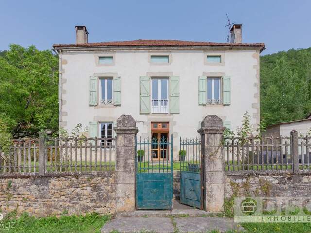 Belle et spacieuse maison de Maitre. — photo du bien