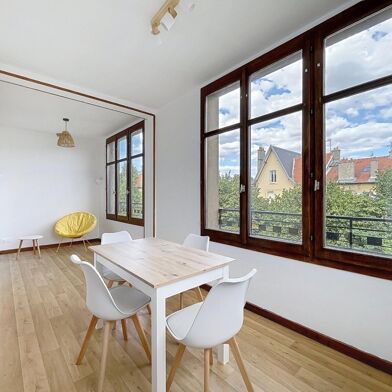 Appartement 4 pièces 890 €