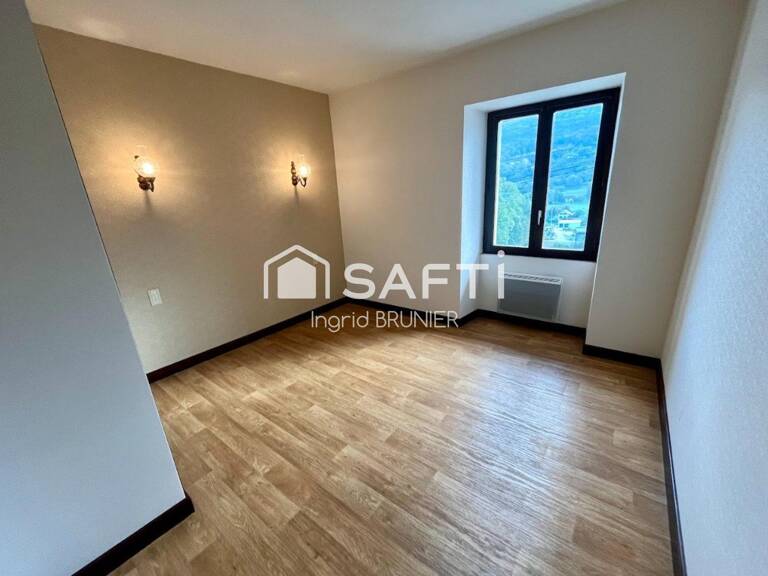 Maison en pierre avec terrain et un garage — photo 1