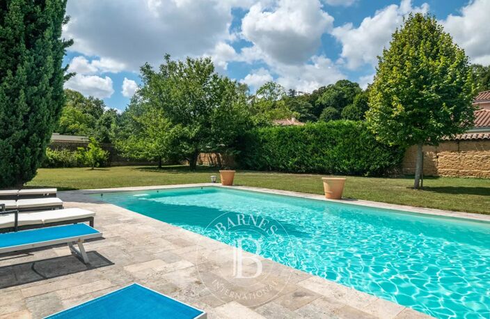 Collonges-Au-Mont-D'Or - Maison d'environ 255m² - 5 Chambres - Terrain 2679 m² - Piscine — photo 4