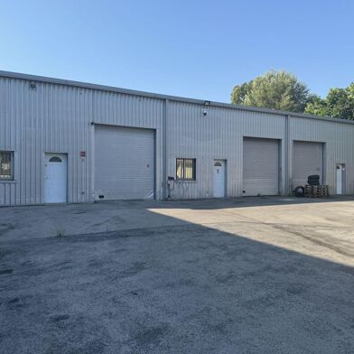 Commerce  729000 €