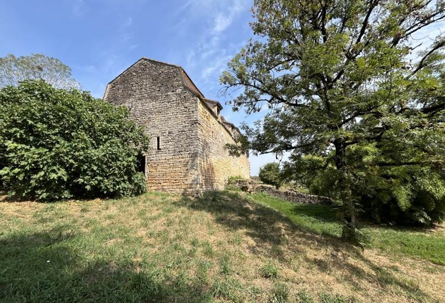 Maison en pierre de 5 pièces principales — photo 1