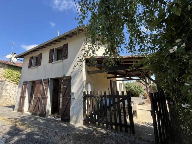 Maison en pierre de 6 pièces principales — photo du bien