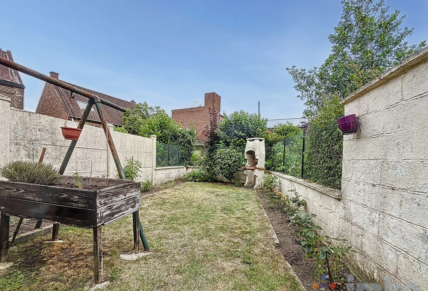 Maison de ville à rénover avec 3 chambres (possible 4) et ja — photo 1
