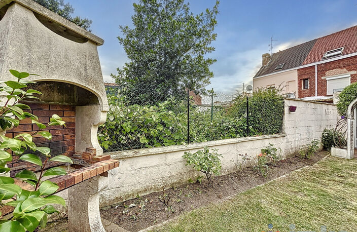 Maison de ville à rénover avec 3 chambres (possible 4) et ja — photo 2
