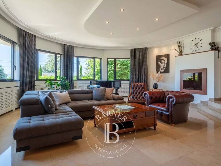 Limonest - Maison de 370 m² environ - 5 Chambres - Piscine - Terrain 8574 m² — photo 1