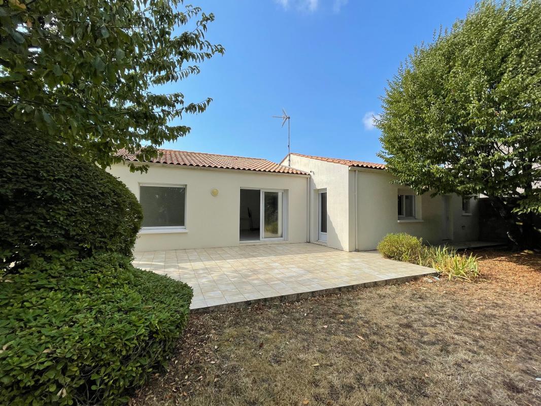 Villa / Maison  T4 à louer Lagord 17140