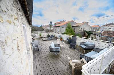 Ruelle sur Touvre. Immeuble 460 m² — photo du bien
