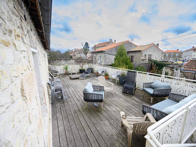 Ruelle sur Touvre. Immeuble 460 m² — photo 1