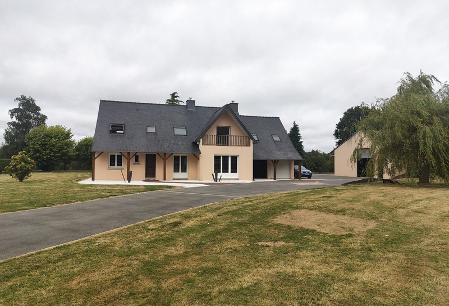 Maison avec hangar — photo 1