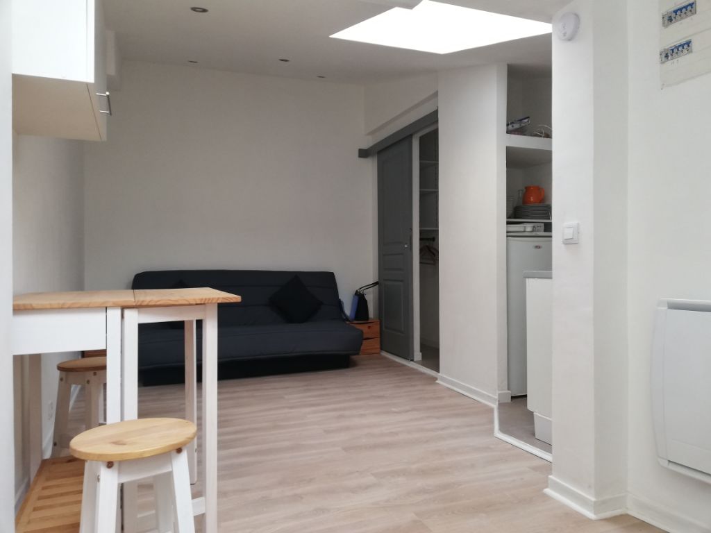 À louer - toulon centre-ville - studio 17 m² meublé - dernier étage