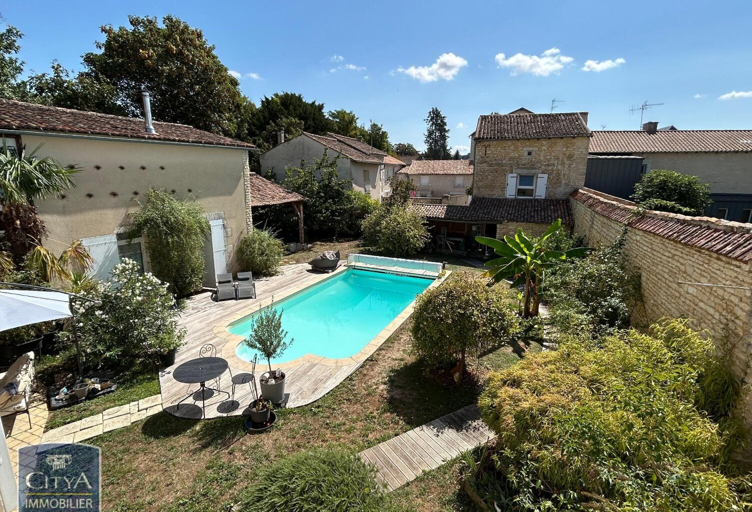 Vente maison 10 pièces 245 m² Neuville-de-Poitou (86170) — photo 1