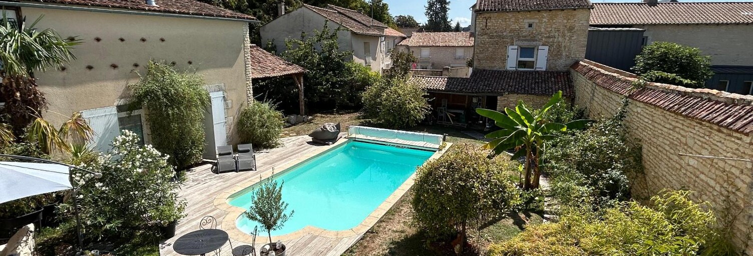 Maison 10 Pièces 245 m² à vendre à Neuville-de-Poitou (86170)