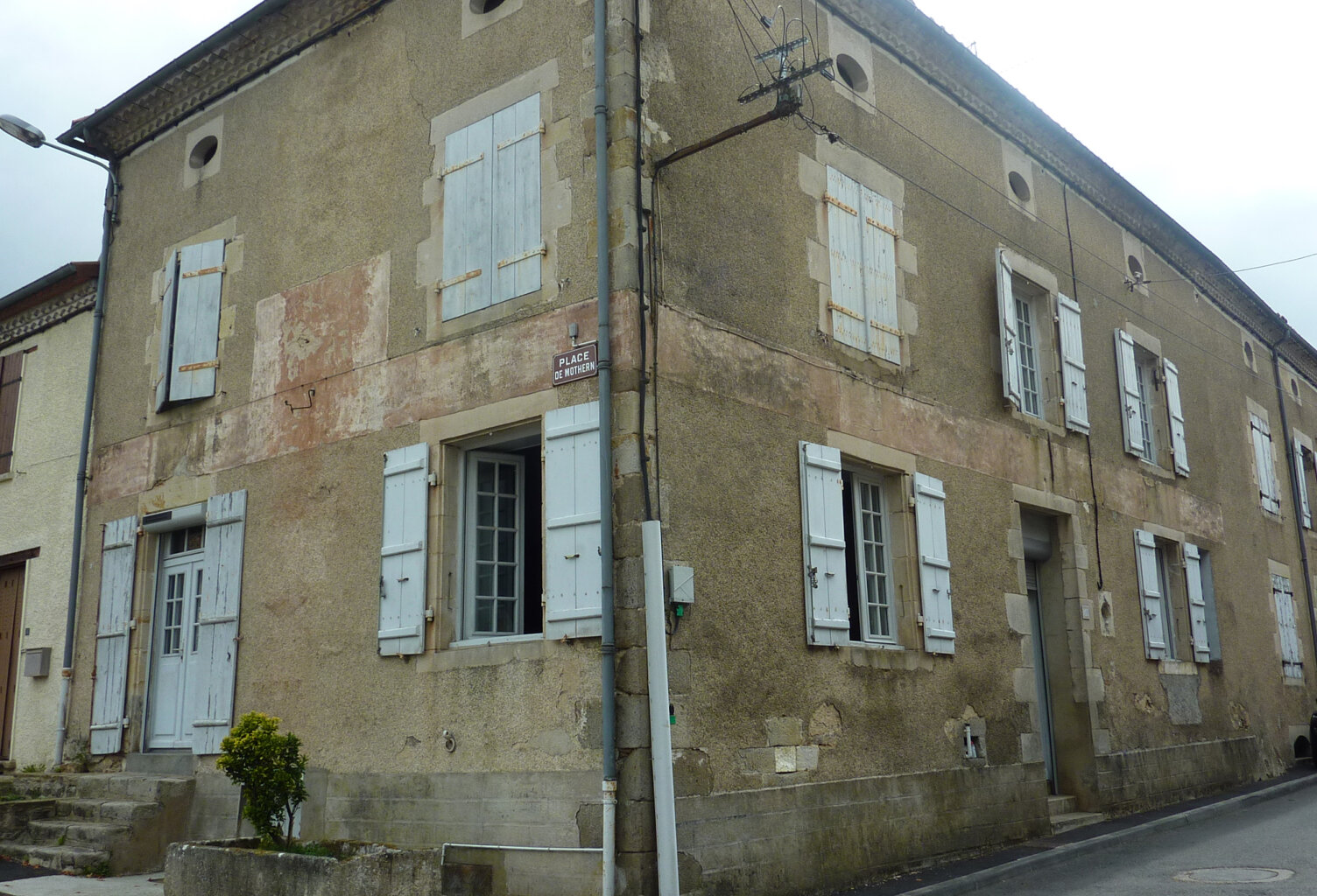 Maison avec garage — photo 1