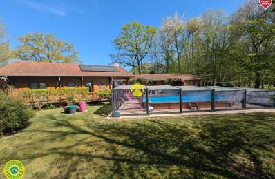 Maison  en bois avec piscine — photo du bien