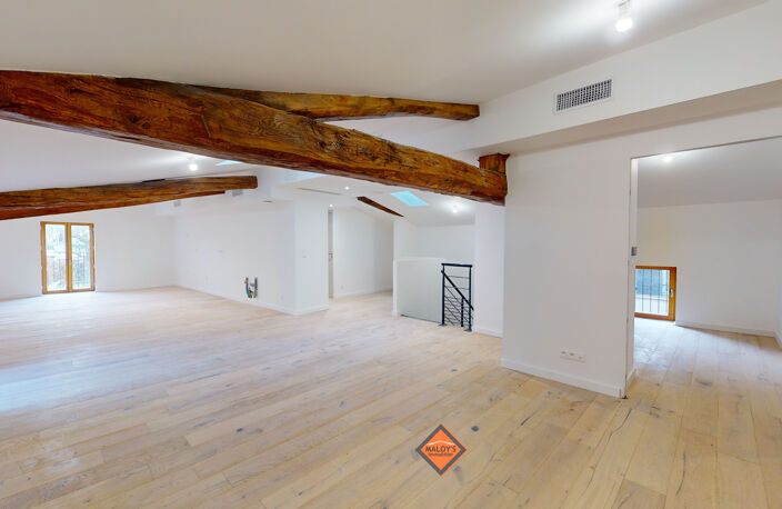 RARE! HYPER CENTRE! Appartement 127m², garage + cave Sans travaux! — photo 3