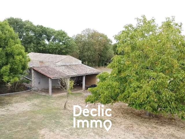 Grange en pierres et son beau terrain — photo du bien