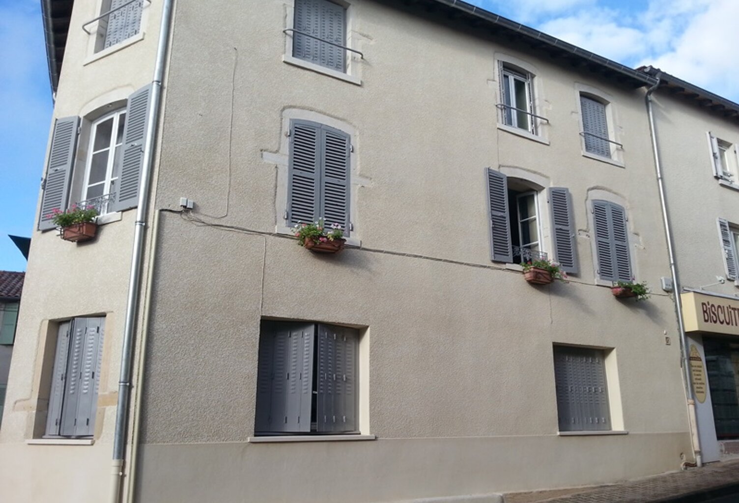 INVESTISSEUR - Spacieux appartement avec Loggia — photo 1