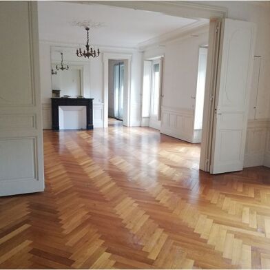 Appartement 5 pièces 2382 €