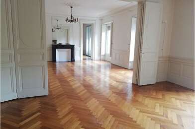 Appartement 5 pièces 2382 €