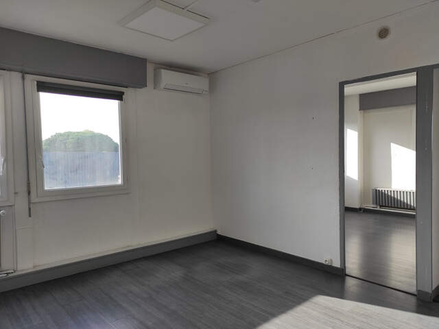 Artigues Pres Bordeaux: A louer bureau N°10 38 m2 — photo du bien