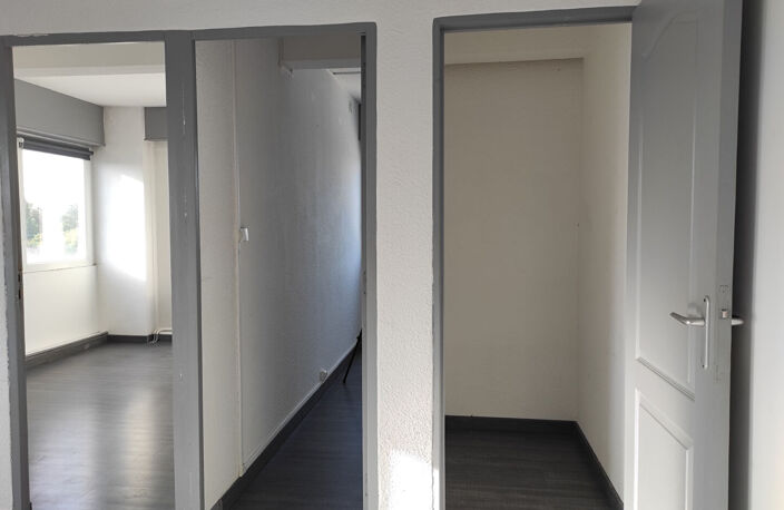 Artigues Pres Bordeaux: A louer bureau N°10 38 m2 — photo 2
