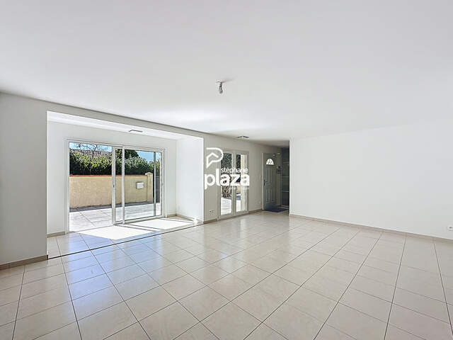 Plaza Immobilier - Frouzins - Maison T5 de 170m² avec Garage de 22.87m² sur un Terrain de 415m² — photo du bien