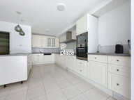 Plaza Immobilier - Frouzins - Maison T5 de 170m² avec Garage de 22.87m² sur un Terrain de 415m² — photo 3