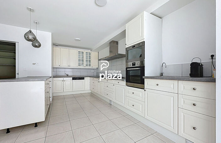 Plaza Immobilier - Frouzins - Maison T5 de 170m² avec Garage de 22.87m² sur un Terrain de 415m² — photo 3