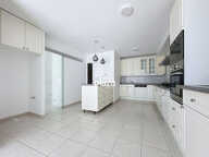 Plaza Immobilier - Frouzins - Maison T5 de 170m² avec Garage de 22.87m² sur un Terrain de 415m² — photo 4