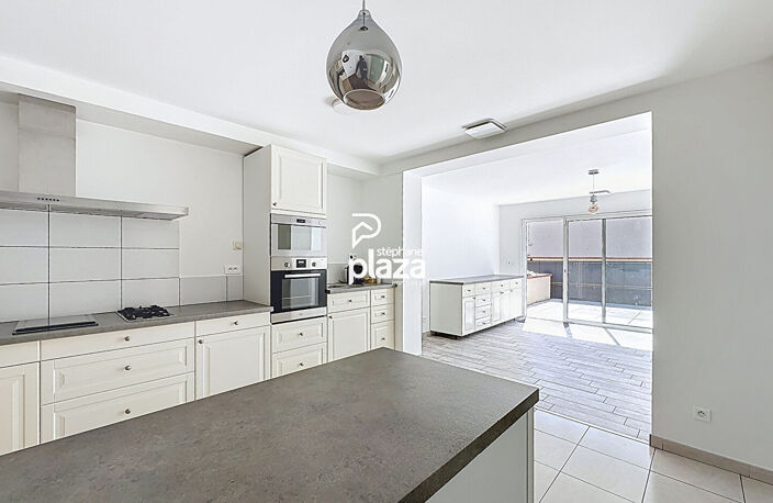 Plaza Immobilier - Frouzins - Maison T5 de 170m² avec Garage de 22.87m² sur un Terrain de 415m² — photo 5