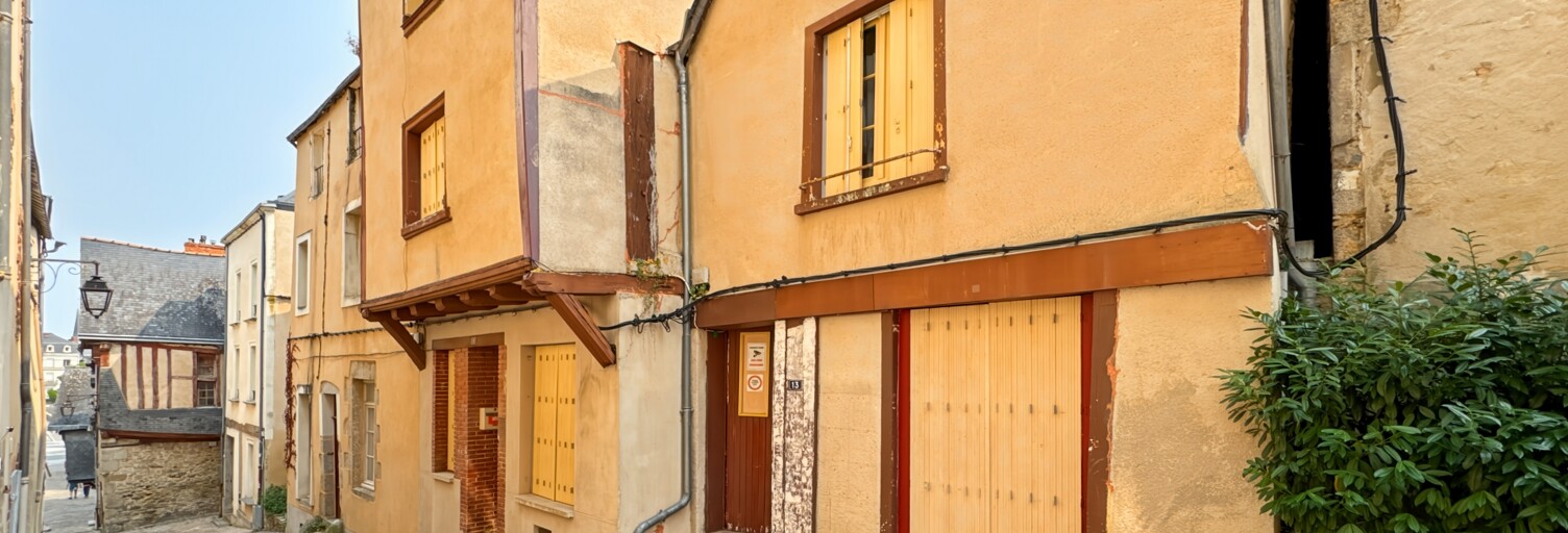 Immeuble  165 m² à vendre à Laval (53000)